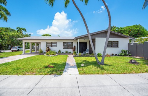 White St. Gallery Maison | Conch Keys | Private Pool & Outdoor Bar Paradise!