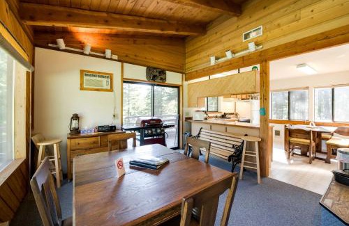 Okanogan Maison | Conconully Cabin on 42 Private Acres Near Hiking!