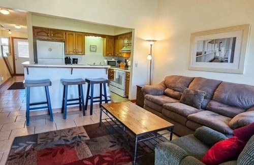 Holiday Island Maison | Green Meadow 2 Condo Lake Access, Marina, Golf