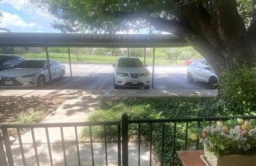 Uptown Copropriété | Condo - Desirable Area of Alamo Heights in San Antonio
