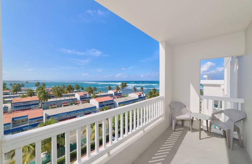 San Juan Appartement | CONDO HOTEL, DORADO (AVEC SALON / SALLE À MANGER / CUISINE)