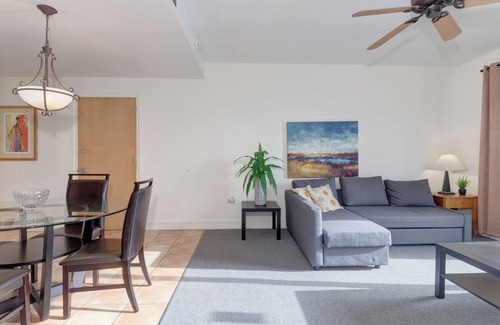 San Juan Appartement | CONDO HOTEL, DORADO (AVEC SALON / SALLE À MANGER / CUISINE)
