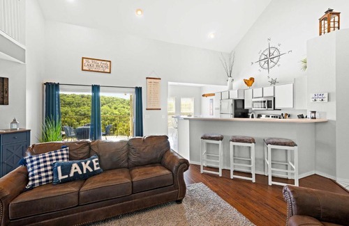 Kimberling City Appartement | Condo in Lakefront Resort with Boat Launch and Pool!