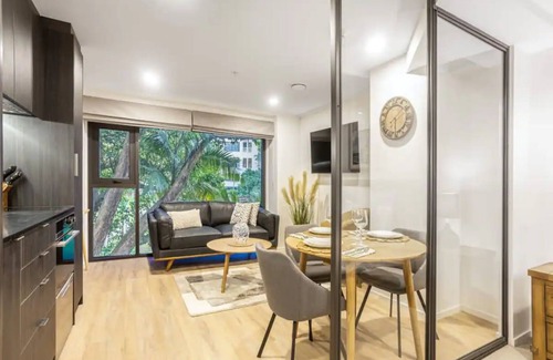 Newton Maison | Condo in Queen St CBD w Pool and Gym Zodiak Stays
