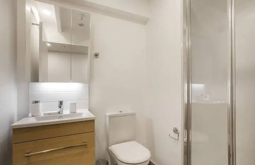 Newton Maison | Condo in Queen St CBD w Pool and Gym Zodiak Stays