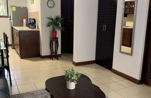 Santa Barbara Appartement | JADE-63- 5 minutes de marche de la plage- 2 chambres à coucher-2 salles de bain