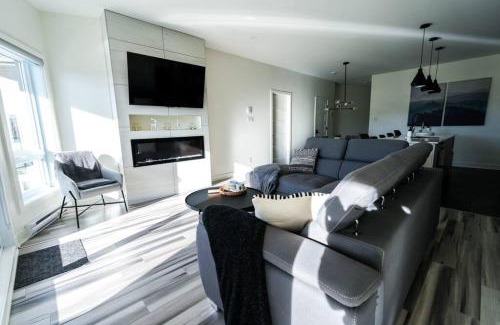 Saint Donat Appartement | Condo le YÉTI -Lake view-St-Donat- dogfriendly