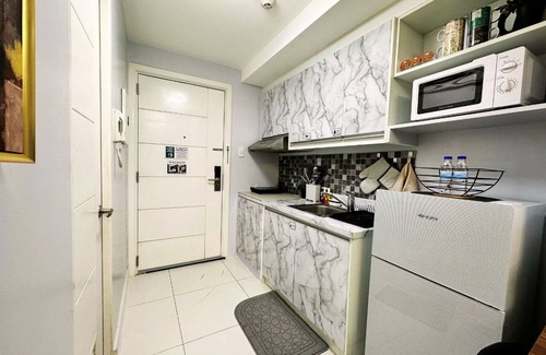 San Lorenzo Copropriété | Condo Makati Greenbelt w/free access to Pool, Gym, Sauna and highspeed internet