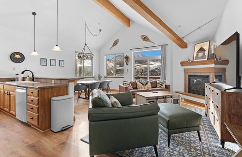 Willow Grove Maison | Condo Near Ski Resorts w/ Stunning Mountain Views & Shared Hot Tub!