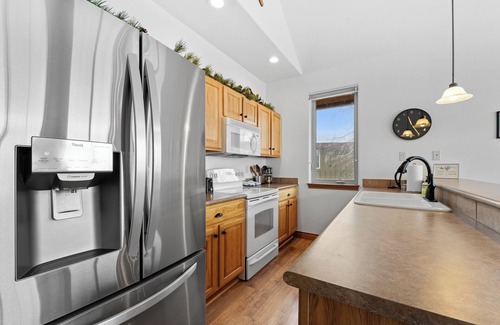Willow Grove Maison | Condo Near Ski Resorts w/ Stunning Mountain Views & Shared Hot Tub!