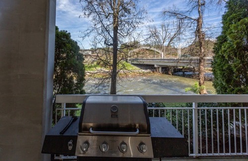 Pigeon Forge Copropriété | Condo On Little Pigeon River In DwTn Pigeon Forge