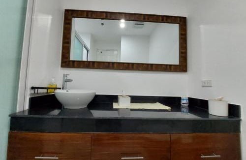 Pallocan Appartement | Condo Unit at One Pontefino Tower Unit 706