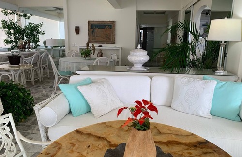 Club Deportivo Copropriété | Condo Velero y Galeon offers a outdoor pool and a private beach!