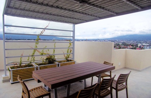 Hatillo Copropriété | Condo spacieux et familial avec 2 chambres et 2 salles de bain avec vue imprenable sur la montagne