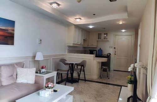 Ermita Night District Appartement | Condo With balcony and Bay View, Baywatch Tower, Malate, Manila