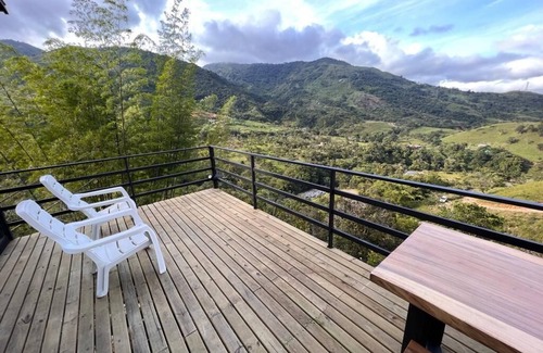 San Rafael Cabine | Conecta con la Magia, Hermosa Cabaña en la Colina