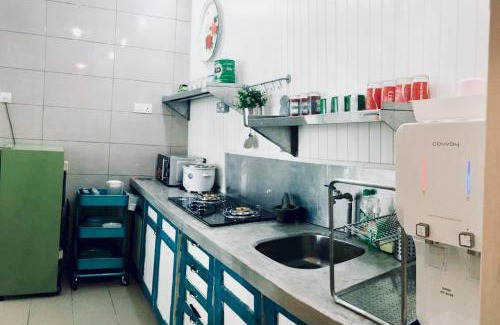 Putrajaya Appartement | Conezion IOI Putrajaya (Rustic Suite, 3 Bedrooms, 2 Baths, WiFi, Pool & City View) by MRK
