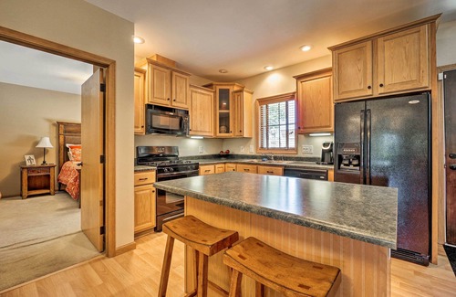 Conneaut Lakeshore Maison | Lac Conneaut Home w / Fire Pit 0. 7 Mi à la plage / parc