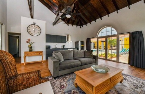 Santa Cruz Maison | Connect with nature through a mix of luxurious and striking details.
