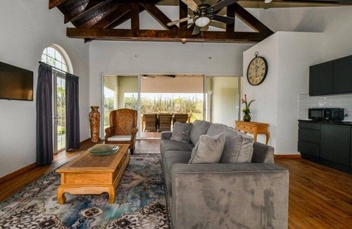 Santa Cruz Maison | Connect with nature through a mix of luxurious and striking details.