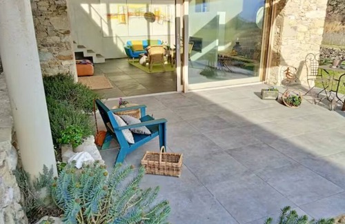 Merindol-les-Oliviers Villa | Contemporary villa with magnificent view of Mont Ventoux