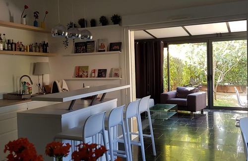 Voisins-le-Bretonneux Appartement | Appartement contemporain avec jardin et jacuzzi