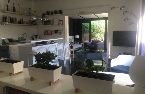 Voisins-le-Bretonneux Appartement | Appartement contemporain avec jardin et jacuzzi