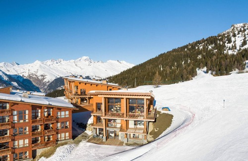 Arc-1800 Chalet De Ski | Contemporary chalet with private pool, sauna and home cinema in Arc 1800