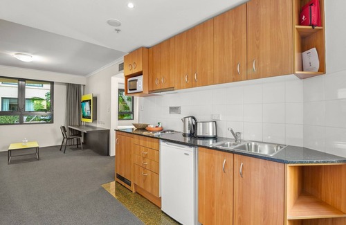Parramatta Appartement | Contemporary 1-Bed First Floor Unit with Pool