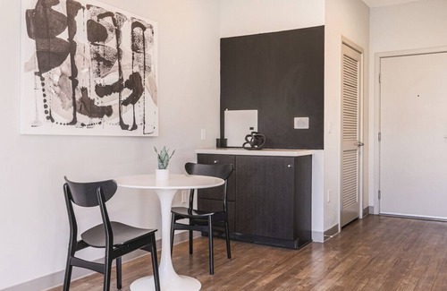Little Tokyo Appartement | Contemporary 1BR, in unit Washer/Dryer, FREE parking with all amenities!
