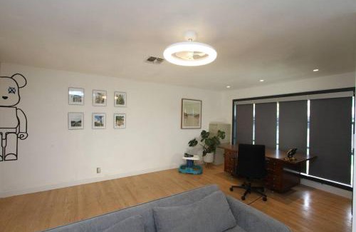 Broadmoor Maison | Contemporary 3Br 2Ba with Full Nursery