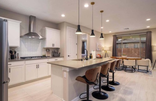 Mesa Del Sol Innovation Park Maison | Contemporary 3BR Getaway with Workspace!