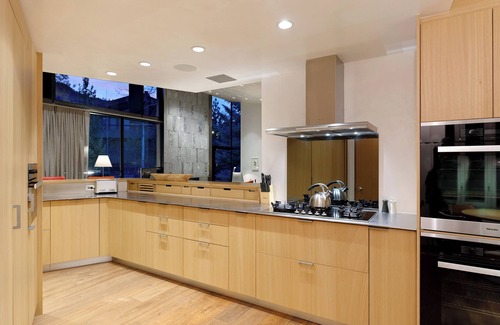 Aspen Maison | Contemporary 5 bedroom SFH home in Aspen core. Luxury, high end finishes.
