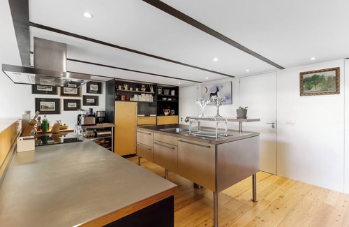 Lisbon Old Town Appartement | Contemporary and Artsy Loft in Lisbon city center.