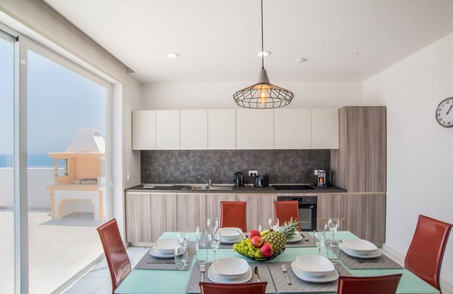 San Tumas Appartement | Appartement contemporain avec vue imprenable sur la mer et piscine privée à débordement