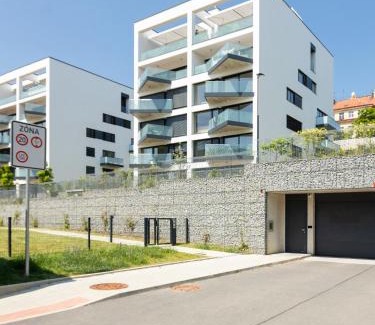 Prague 5 Appartement | Contemporary apartment with garage parking