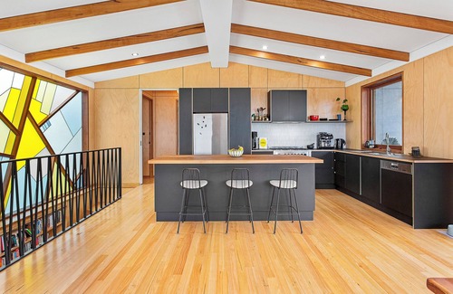Coledale Maison | Contemporary beach house in Coledale. Ocean & Escarpment views. Pet friendly.