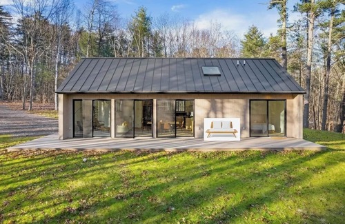 Round Top Cabine | Contemporary Cabin on 1.5 Acres of Land