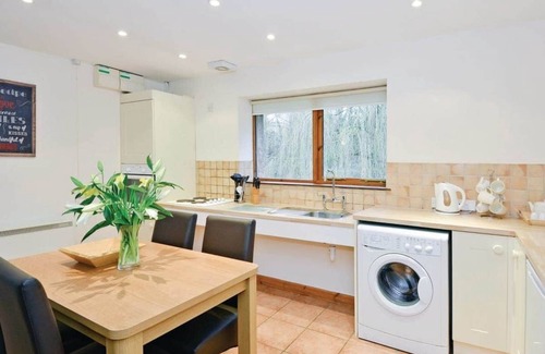 Cornwall Chalet De Ski | Contemporary cottage style two storey lodge.