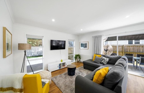 Masterton Maison | Contemporary Comfort - Masterton Holiday Home