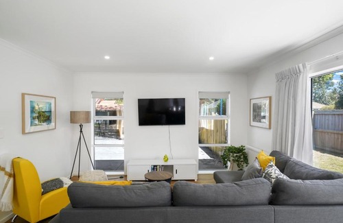 Masterton Maison | Contemporary Comfort - Masterton Holiday Home