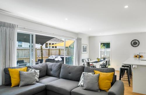 Masterton Maison | Contemporary Comfort - Masterton Holiday Home