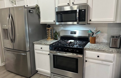 Grandview Maison | Contemporary Comfort - Lux 5 Bdrm 4King Escape