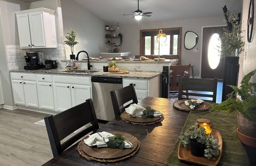Grandview Maison | Contemporary Comfort - Lux 5 Bdrm 4King Escape