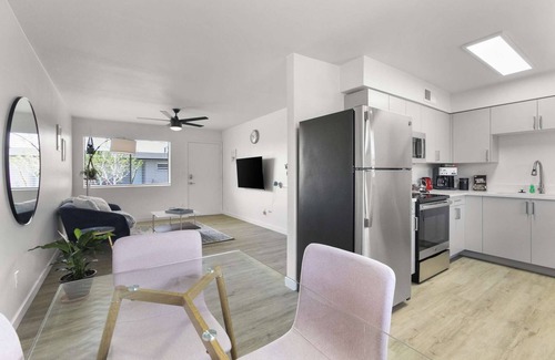 Camelback East Copropriété | Contemporary Condo in Central Biltmore area