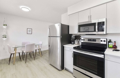 Camelback East Copropriété | Contemporary Condo in Central Biltmore area