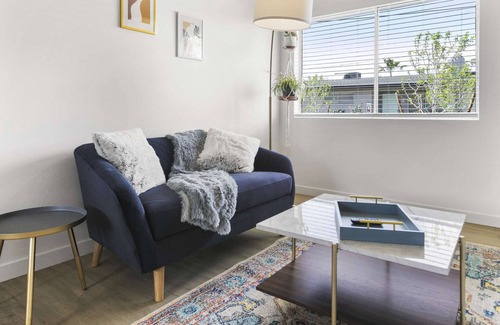 Camelback East Copropriété | Contemporary Condo in Central Biltmore area