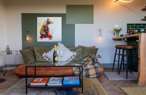 Newton St Loe Maison | Contemporary Container with hot tub