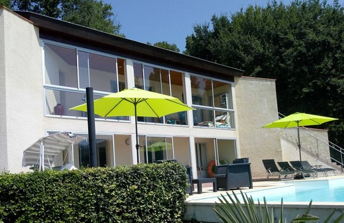 Pujols Appartement | Appartement contemporain spacieux au bord de la piscine, PISCINE PRIVÉE, jardin clos