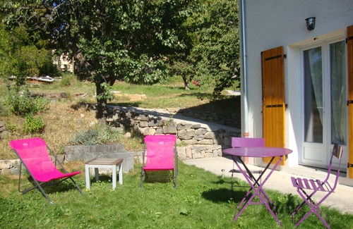 Le Sauze-du-Lac Appartement | gîte contemporain entre Ubaye et Durance surplombant le lac de Serre Ponçon